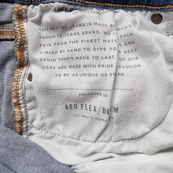 American Eagle Extreme Flex Lightwash Distressed Unisex Denim Shorts - Picture 9 of 9